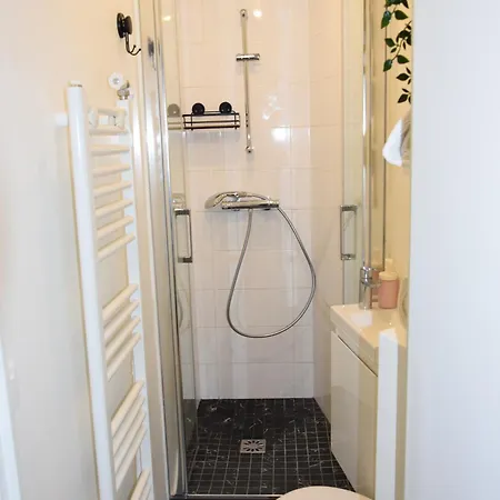 Quiet Tiny Apartment Versailles