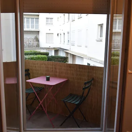 Quiet Tiny Apartment Versailles